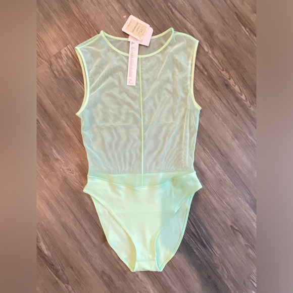 Fabletics mesh top and windbreaker pants - Picture 4 of 8